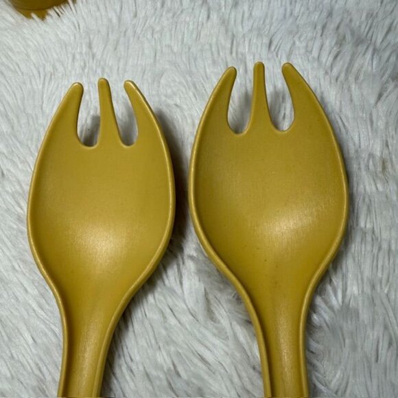Vintage 4pc Tupperware Mustard Yellow Salad Forks and Cups - Picture 3 of 12